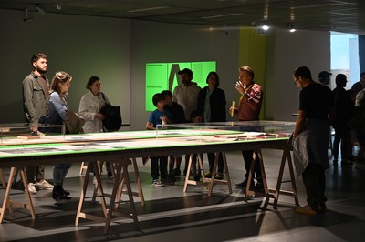 Visite guidée par Cyril Veillon, La Nuit des Musées. Le Territoire comme Palimpseste. L'héritage d'André Corboz, 2023. Photo © Solène Hoffmann