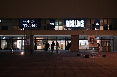 Do Not Carry Your Flag Too Low, Trojans Installation. Photo : Solène Hoffmann. 